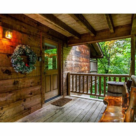 Peekaboo With Hot Tub, Pool Table, And Jacuzzi Villa Пиджен Фордж Екстериор снимка