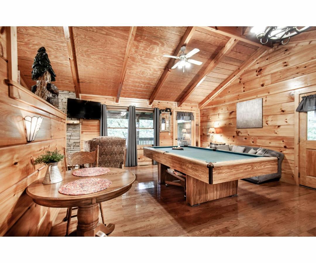 Peekaboo With Hot Tub, Pool Table, And Jacuzzi Villa Пиджен Фордж Екстериор снимка