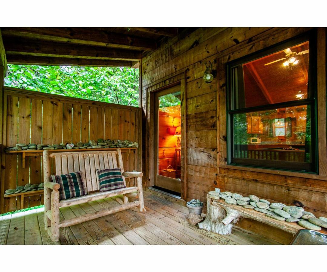 Peekaboo With Hot Tub, Pool Table, And Jacuzzi Villa Пиджен Фордж Екстериор снимка