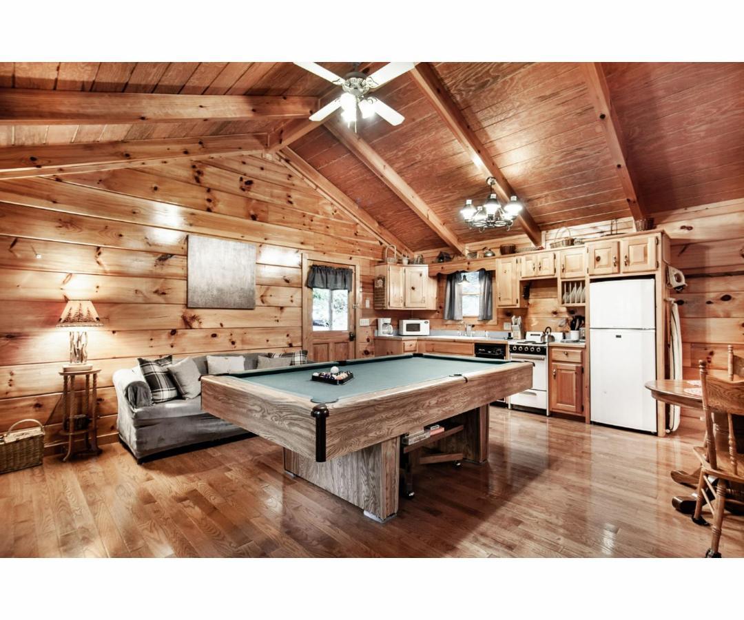 Peekaboo With Hot Tub, Pool Table, And Jacuzzi Villa Пиджен Фордж Екстериор снимка