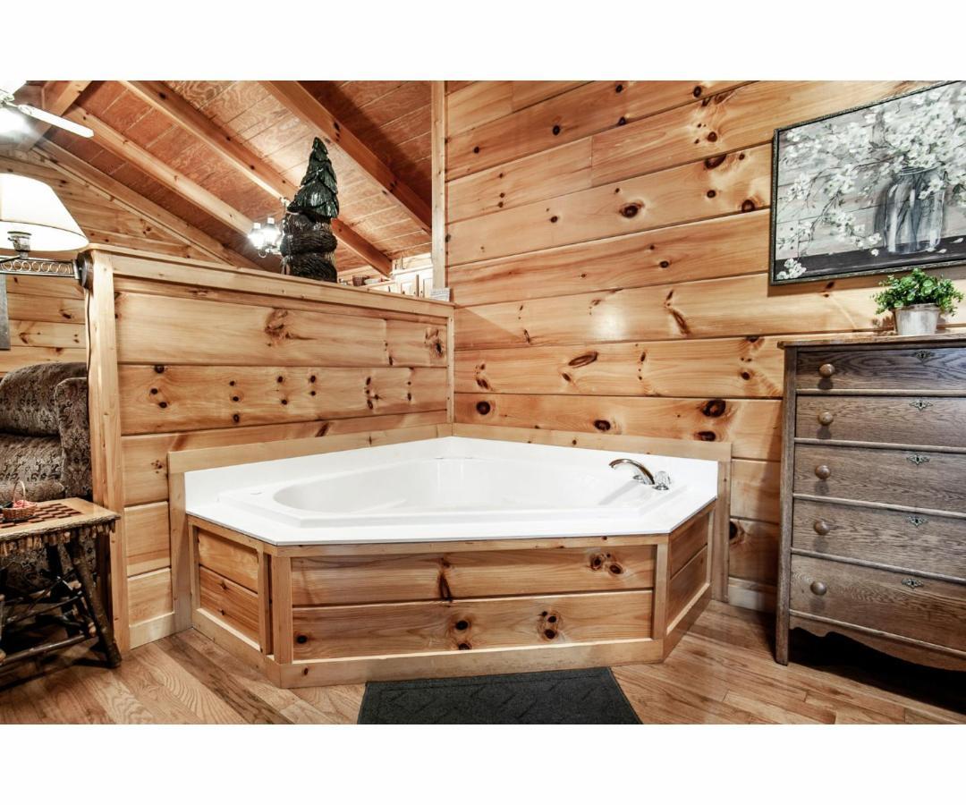 Peekaboo With Hot Tub, Pool Table, And Jacuzzi Villa Пиджен Фордж Екстериор снимка