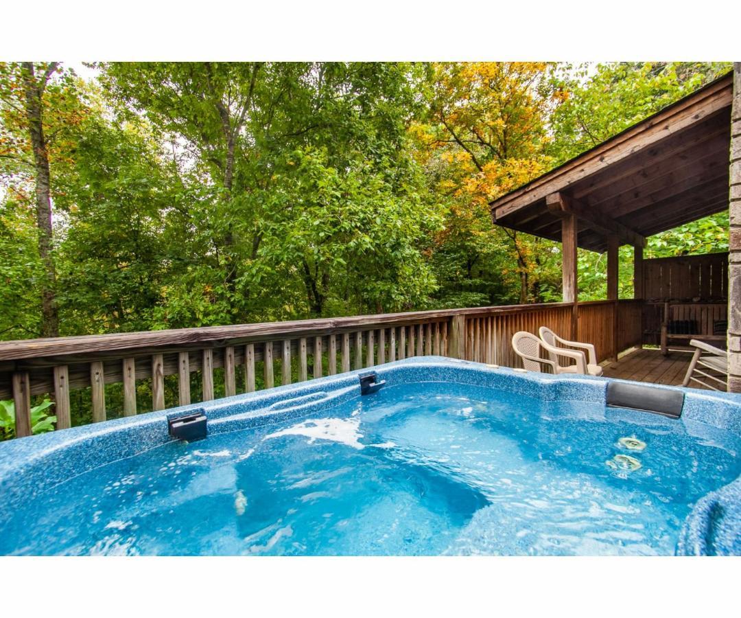 Peekaboo With Hot Tub, Pool Table, And Jacuzzi Villa Пиджен Фордж Екстериор снимка