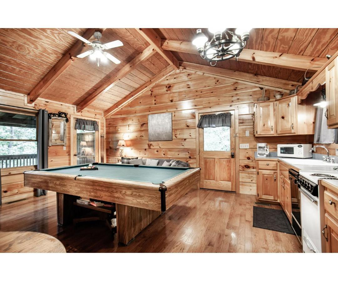 Peekaboo With Hot Tub, Pool Table, And Jacuzzi Villa Пиджен Фордж Екстериор снимка